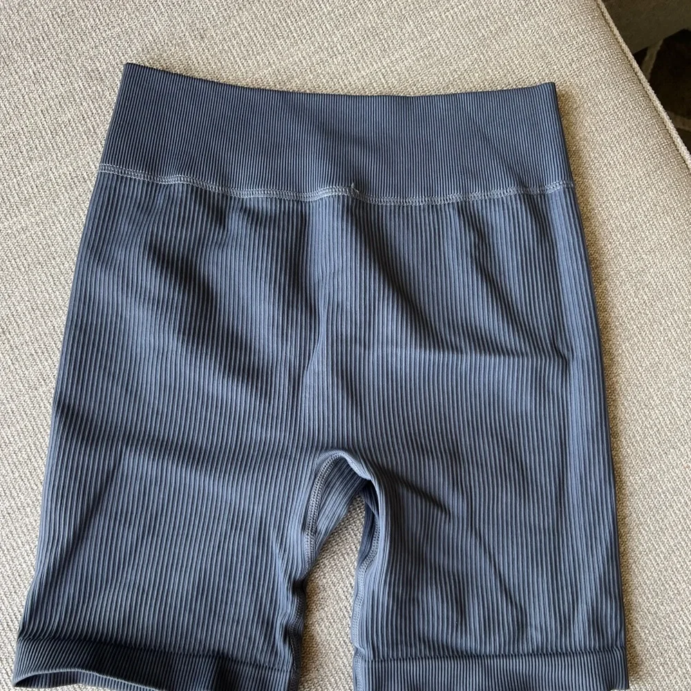 2-Piece Ribbed Workout Set - Picture 3 of 4